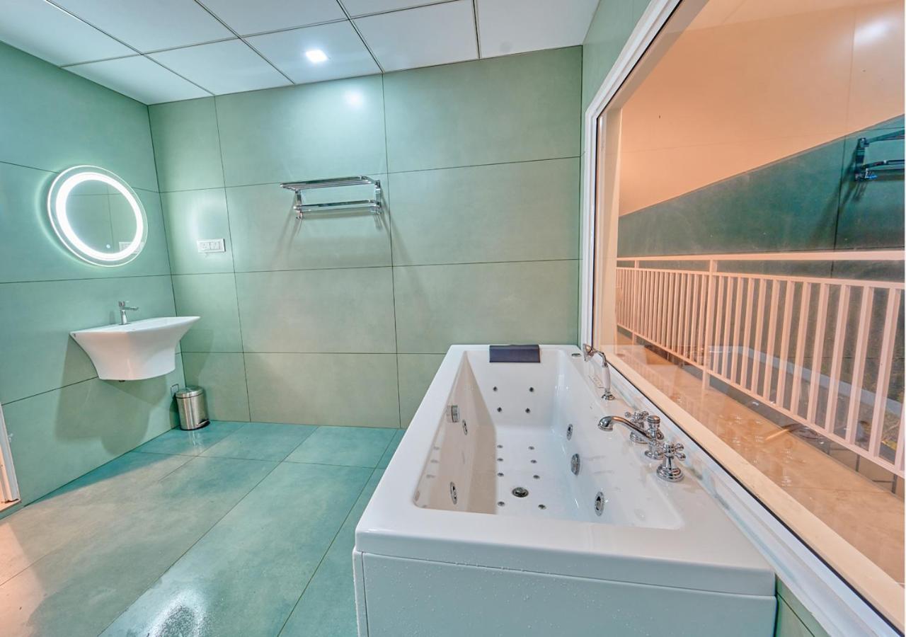 Ice Mist Pool Resort Munnar By Voye Homes Εξωτερικό φωτογραφία